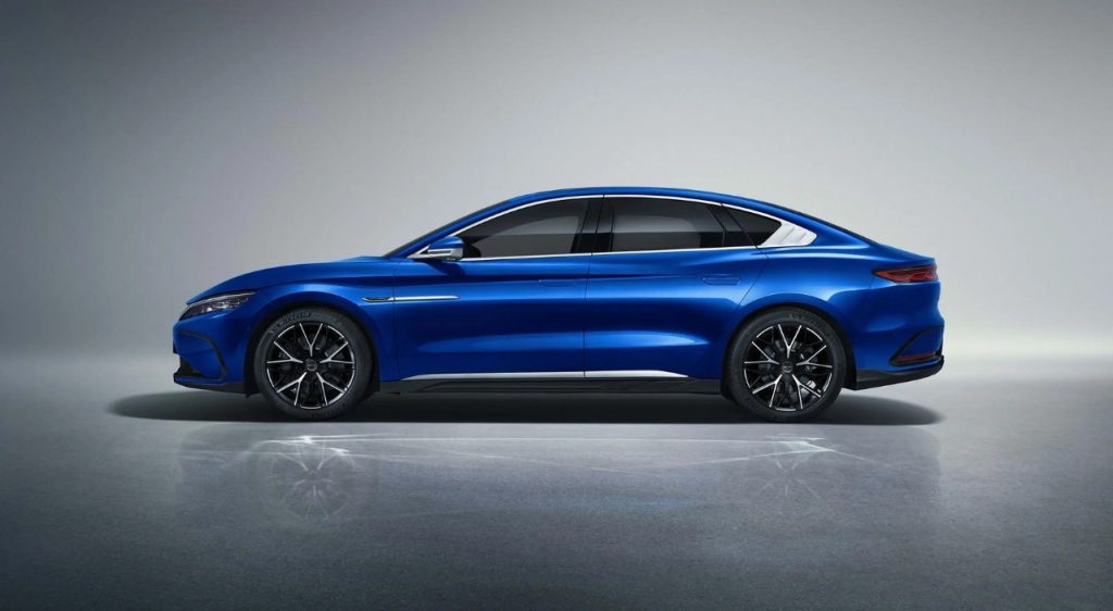 Sedan cỡ E dẫn động hai cầu